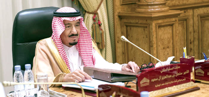 الملك سلمان يرأس اجتماع مجلس أمناء مكتبة الملك فهد الوطنية في مكتبه بالمعذر عام 2014م