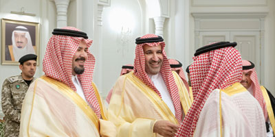 الأمير فيصل بن سلمان والأمير سلمان بن سلطان يلتقيان جمعاً من المواطنين والمسؤولين 