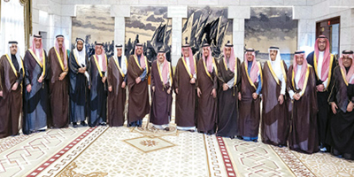 أمير منطقة الرياض يلتقي وفدًا من أعضاء مجلس الشورى 