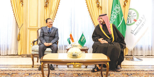 الأمير خالد بن سلمان بحث مع وزير الدفاع الهندي آفاق التعاون 