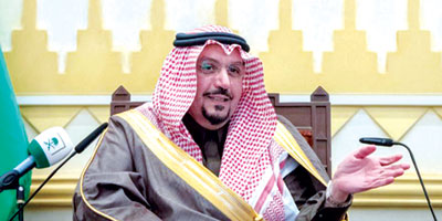 أمير منطقة القصيم يستقبل أصحاب الفضيلة والمسؤولين والمواطنين بقصر التوحيد 