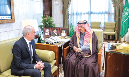 أمير منطقة الرياض يستقبل سفير سوريا 