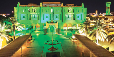 مبنى إمارة منطقة تبوك ‏يتزين بشعار التأسيس واللون الأخضر احتفاءً بيوم التأسيس 