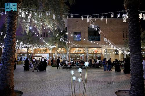 الأسواق التجارية في الرياض تشهد نشاطاً كثيفاً استعداداً لعيد الفطر 