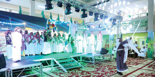  محافظ المجمعة خلال رعايته حفل الأهالي بمناسبة العيد