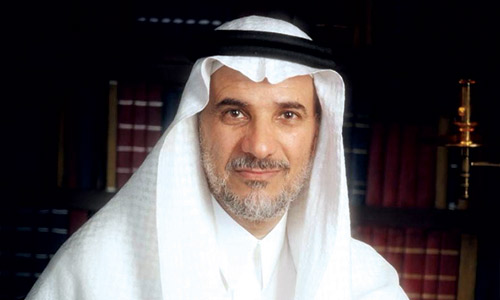 Riflessioni sulla vita e sulla ricerca di un nuovo inizio
Introduzione
Il poeta si chiede se esista qualcosa di più della terra che possa essere considerato un luogo di riposo e di conforto. La sua riflessione è accompagnata da un'immagine suggestiva, che invita il lettore a riflettere sulla propria esistenza e sul proprio rapporto con il mondo.
La ricerca di un nuovo inizio
Il poeta esprime il desiderio di prendere ciò che vuole dalla vita e di lasciare che gli altri si prendano cura del resto. Tuttavia, questo desiderio è accompagnato dalla consapevolezza che la vita è breve e che il tempo è limitato. Il poeta cerca quindi di trovare un nuovo senso alla propria esistenza, un nuovo modo di vivere che gli permetta di raggiungere la serenità e la pace interiore.
La nostalgia del passato
Il poeta ricorda i sogni e le aspirazioni del passato, che lo hanno accompagnato fino al presente. Tuttavia, questi sogni sono stati sostituiti da una nuova consapevolezza, che lo porta a cercare un nuovo inizio e un nuovo senso alla propria esistenza. Il poeta si chiede se sia possibile trovare un nuovo equilibrio e una nuova armonia nella propria vita.
Approfondimento
La poesia solleva questioni fondamentali sull'esistenza umana e sul rapporto tra l'individuo e il mondo. Il poeta si chiede se sia possibile trovare un senso più profondo alla propria vita, al di là delle preoccupazioni quotidiane e delle aspirazioni materiali. La risposta a questa domanda è lasciata al lettore, che è invitato a riflettere sulla propria esistenza e sul proprio posto nel mondo.
Possibili Conseguenze
La ricerca di un nuovo inizio e di un nuovo senso alla propria esistenza può avere conseguenze profonde sulla vita di un individuo. Può portare a una maggiore consapevolezza e a una maggiore apprezzamento della vita, ma può anche portare a una crisi di identità e a una perdita di direzione. Il poeta invita il lettore a riflettere su queste possibilità e a considerare le conseguenze delle proprie scelte.
Opinione
La poesia è un invito a riflettere sulla propria esistenza e sul proprio posto nel mondo. Il poeta non offre risposte facili o soluzioni semplici, ma invita il lettore a cercare le proprie risposte e a trovare il proprio cammino. La poesia è un'espressione di speranza e di fiducia nella capacità dell'individuo di trovare un nuovo senso alla propria vita.
Analisi Critica dei Fatti
La poesia è un'espressione di sentimenti e di emozioni, ma è anche un'analisi critica della condizione umana. Il poeta esamina le proprie esperienze e le proprie emozioni, e invita il lettore a fare lo stesso. La poesia è un'espressione di verità e di autenticità, e invita il lettore a cercare la propria verità e a essere autentico.
Relazioni con altri fatti
La poesia è parte di una tradizione letteraria più ampia, che esplora le questioni fondamentali dell'esistenza umana. La poesia è in relazione con altre opere letterarie che esaminano le stesse questioni, e invita il lettore a considerare le connessioni tra le diverse opere e le diverse tradizioni.
Contesto storico
La poesia è stata scritta in un contesto storico specifico, che ha influenzato la sua forma e il suo contenuto. Il poeta ha scritto la poesia in un momento di grande cambiamento e di grande incertezza, e la poesia riflette queste preoccupazioni e queste emozioni.
Fonti
La fonte di questo articolo è Al-Jazirah. La poesia originale è stata pubblicata su questo sito web, e l'articolo è una traduzione e un'analisi di questa poesia.