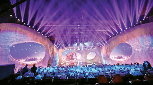 30 poeti da 15 paesi si preparano per il titolo Poeta della Bandiera