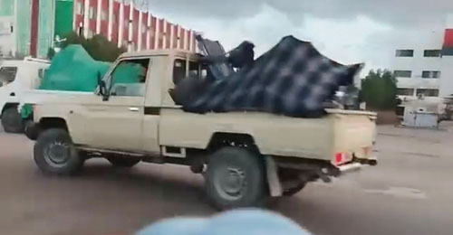 منظمات حقوقية: المجلس الانتقالي مارس القتل والخطف والنهب.. وترك مخازن الأسلحة مفتوحة لإثارة الفوضى المسلحة منظمات حقوقية: المجلس الانتقالي مارس القتل والخطف والنهب.. وترك مخازن الأسلحة مفتوحة لإثارة الفوضى المسلحة