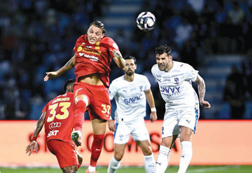 الهلال والقادسية.. تعادل يشعل الدوري الهلال والقادسية.. تعادل يشعل الدوري