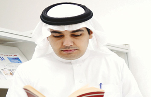  الوزير الطريفي في زيارة لإحدى المكتبات العامة