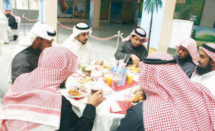 مدرسة المعتمد بن عباد تختتم الفصل الدراسي الأول