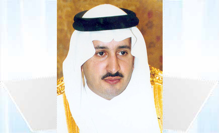 الأمير فيصل بن عبدالمجيد يعزي القيادة وابني الفقيد سطام بن عبدالعزيز 