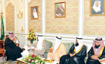 سمو النائب الثاني يستقبل محافظ هيئة تنظيم الكهرباء ورئيس جامعة الملك عبدالله للعلوم والتقنية 