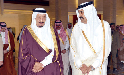سمو ولي العهد يقوم بزيارة لسمو أمير دولة قطر ويعقد اجتماعاً مع سموه 