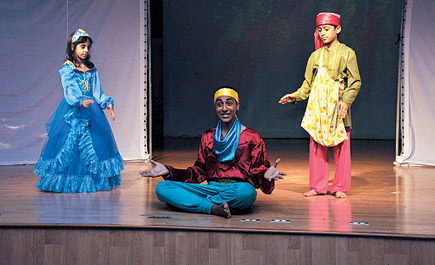 مسرحية (همام في بلاد الشلال) في مهرجان الطفل العربي بالكويت 