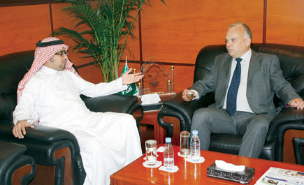 الجزيرة تستعرض معالم رحلة السفراء في صحراء الربع الخالي 