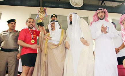 محافظ شقراء يتوج فريق المستشفى بطلا لدوري الدوائر الحكومية