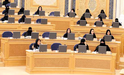 الشورى: نقد للخطوط الحديدية.. ومطالب بالحماية الغذائية والدوائية.. وتقرير التربية متواضع