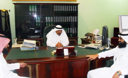 محافظ سراة عبيدة يؤكد على أهمية زرع القيم الوطنية