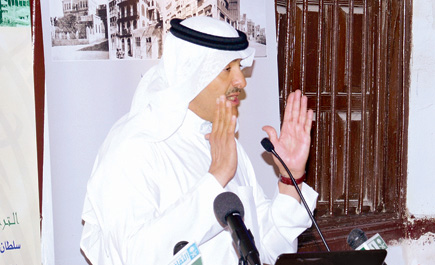 سلطان بن سلمان يتفقد دورة تدريبية حول التراث العمراني في «جدة التاريخية» 