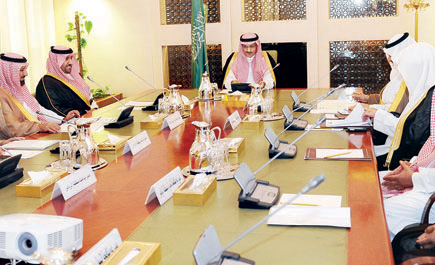 الأمير خالد بن بندر يرأس اجتماع القيادات الأمنية 
