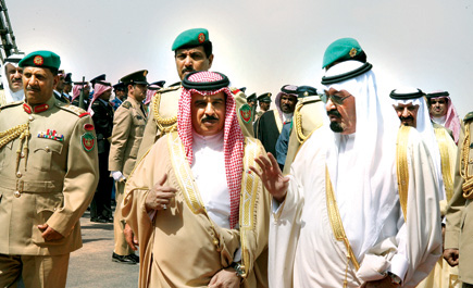 المملكة احتضنت القمة العربية الـ(19) وبيانها طالب بالسلام الشامل 