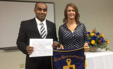 منظمة عالمية تكرم مبتعث ومبتعثة على تميزهما العلمي