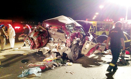 وفاة طفلين وإصابة خمسة أشخاص في حادث تصادم 