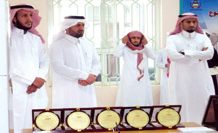 الاحتفاء بالفائزين في متوسطة الشيخ بن عثيمين بالرس 