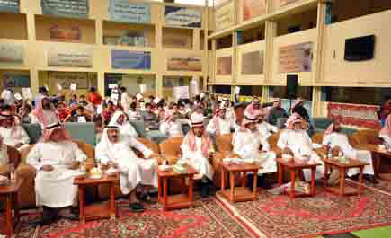 ابن خلدون تحتفي بشفاء معلمين وتودع آخر 