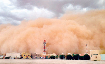 موجة غبار كثيفة تجتاح محافظة الرس 