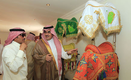 الأمير نواف بن فيصل يزور مركز الملك عبدالعزيز للخيل العربية الأصيلة بديراب الرياض 