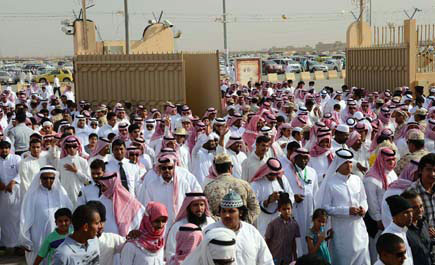 أكثر من 400 ألف زائر يشعلون أرجاء المهرجان 