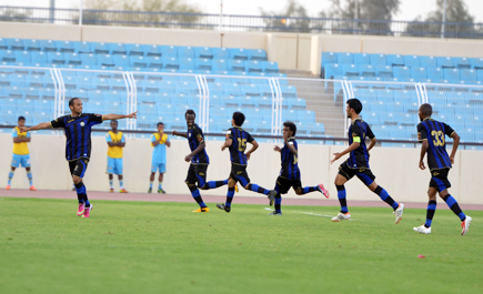 العروبة يتمسك بالصدارة.. والنهضة والخليج والرياض في صراع محموم على الوصافة 