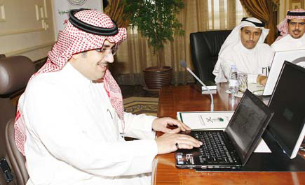 نواف بن فيصل يدشِّن الموقع الإلكتروني والشعار الجديد للجنة الأولمبية السعودية 