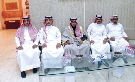 الأمير سلمان بن فيصل يزور آثار الجوف 