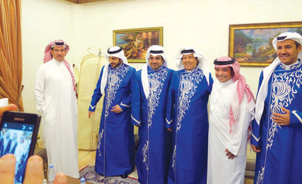 فنانو الجنادرية يطبعون (قبلة) على جبين الوطن في أجواء حميمية 