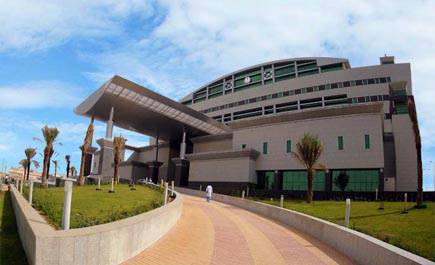 مدير صحة القصيم يتفقد مشروع برج بريدة المركزي بمبلغ (200) مليون ريال