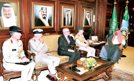 خالد بن سلطان يستقبل رئيس هيئة أركان الدفاع البريطاني 