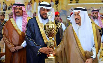 الأمير فيصل بن بندر يتوج «فرج» بكأس إمارة منطقة القصيم لختام الفروسية 