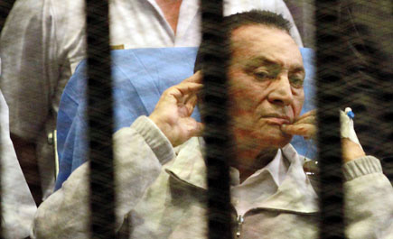 النيابة العامة: مبارك سيظل خلف القضبان 