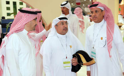 مدير جامعة الملك سعود يفتتح جناح الجامعة في المعرض والمؤتمر الدولي للتعليم العالي في دورته الرابعة 