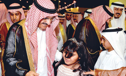 الأمير خالد بن بندر لأهالي (الحريق): 