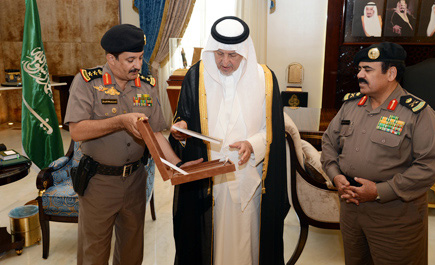 الأمير خالد الفيصل يثمن جهود قوات أمن الطرق 