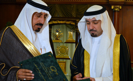 الأمير مشعل بن عبدالله يناقش الخدمات البلدية‎ مع أمين المنطقة 