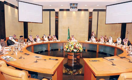 الأمير خالد بن بندر ترأس الاجتماع  الـ(16) للجنة العليا للسلامة المرورية بمدينة الرياض 