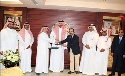 «أرض السعودية» ومجموعة نكزس توقعان اتفاقية تعاون بإدارة محطات الوقود