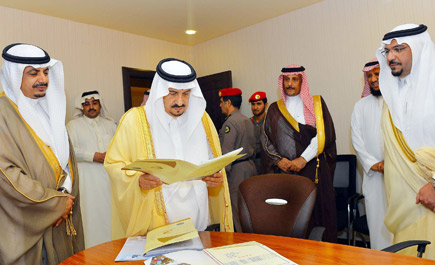 الأمير فيصل بن بندر يعتمد أسماء الفائزين بجائزة القصيم للتميز الشبابي