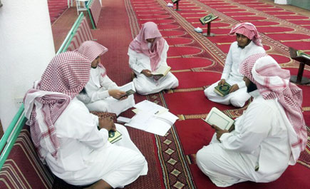 برنامج  للارتقاء بمعلمي حلقات تحفيظ القرآن الكريم برجال ألمع 