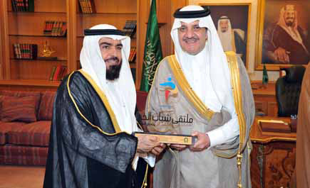 أمير المنطقة الشرقية يكرم سبكيم لرعايتها «ملتقى شباب الخبر»